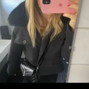 Meotine jacka  - Tänkte sälja min splitternya meotine jacka som är super fin!! Etiketten finns kvar o säljer få jag fick 2 i födelsedagspresent! Slutsåld överallt, hör av er vid frågor 💕