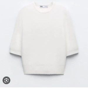 Stickad tröja från zara  - Säljer denna fina populära tröja från zara, kontakta för egna bilder 🤍