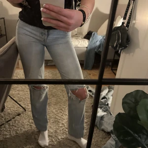 Jeans ZARA!😁 - Säljer dessa super coola lågmidjade jeans från zara. Strl 36. 💓💖💖 hör av er vid intresse! 