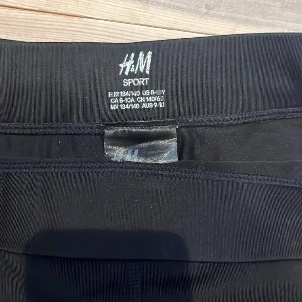 Okej skick Inga synliga defekter EUR 134/140, men passar mig som är 14 år  H&M . Shorts.