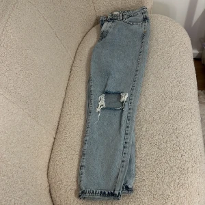 Jeans - Har inte använt mycket alls och är i jättebra skick💓💓priset går att diskutera!