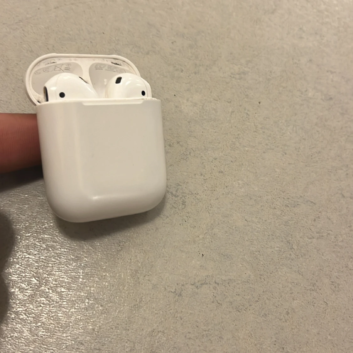 AirPods  - 91