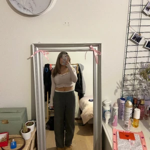 Långärmad magtröja - En lila/rosa långärmad magtröja från bikbok. Jättefin och knappast använd! 