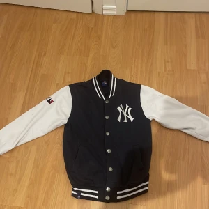 Baseball jacka - Säljer nu en riktigt fin baseball jacka i storlek s 