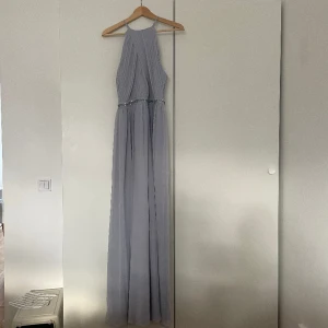 Klänning - Aldrig använd!  Färg: Grå/Blå