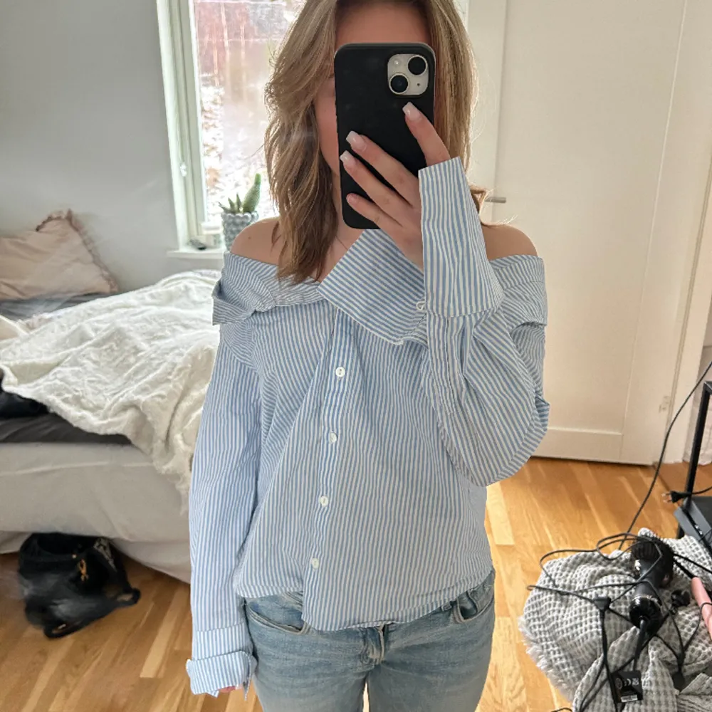 Snygg blus/skjorta från Designers Remix Charlotte eskildsen, storlek 34🙌🏼. Blusar.