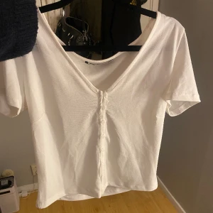 Topp - Söt topp från Bikbok. Bara använt en gång så i mycket bra skick. 