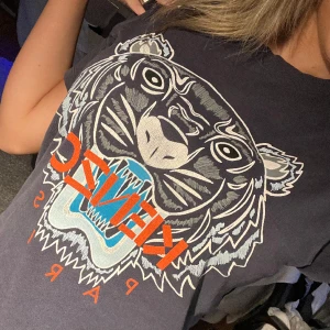 Kenzo tshirt - Äkta kenzo T-shirt, bra skick💕