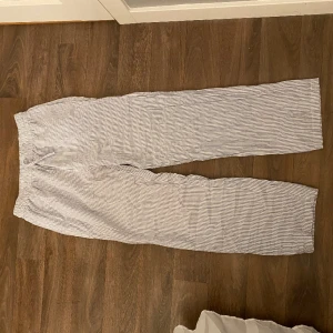pyjamasbyxor - blå randiga pyjamasbyxor från lager157 i strl. 160