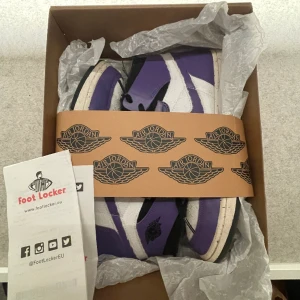 Jordan 1 High Zoom Air CMFT "Crater Purple"  - Säljer dessa unika jordans som endast har använts ett fåtal gånger. Dessa sköna skor är perfekta till våren och sommaren, men funkar under alla årstider!   Skick: 9/10  Nypris: 1800