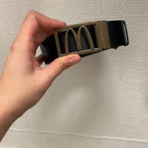 Donken bälte - Tja säljer detta tvär feta Donken bälte. Det är 100% läder och helt justerbart (passar alla) Endast Donken arbetare får tag på dessa🥱