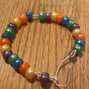 Armband - Det Kostar 30kr och passar (nästan) alla storlekar. Hör av dig om du är intresserad ❤️🌈🍦