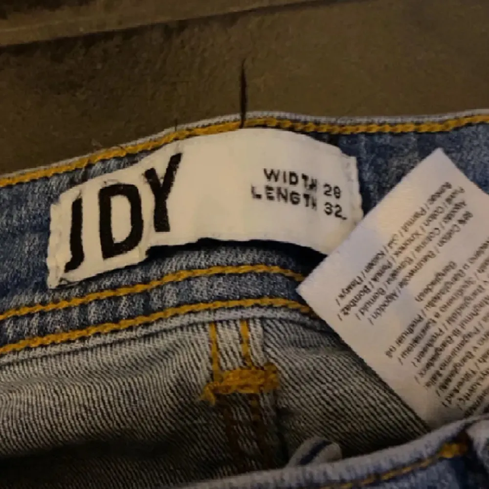 Super fina jeans, som nya. Själer då jag ej använder dom nåmer. Jeans & Byxor.