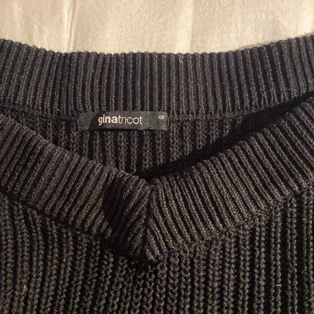 Stickad tröja från Gina tricot 💞bra skick och inga fläckar, storlek XS. Stickat.
