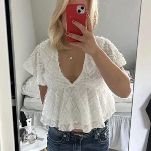 Topp - Säljer denna superfina topp, perfekt till sommaren !! 