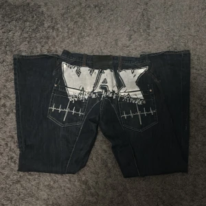 RARE Wax actionwear jeans - Asså seriöst en av mina favorit jeans men säljer pga jag har bytt stil, pris kan diskuteras  Finns liknande plagg på min profil🫶🏻