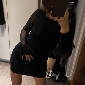 Klänning öppen rygg - Använd 1 gång