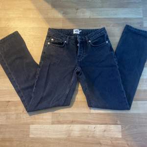 Super fina svarta jeans från lager 157💕 Dem är använda ett fåtal gånger men är som nyskick😍 Köparen står för frakten!!