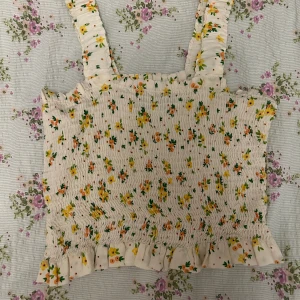 Fin sommartopp - I bra skick då aldrig använd 