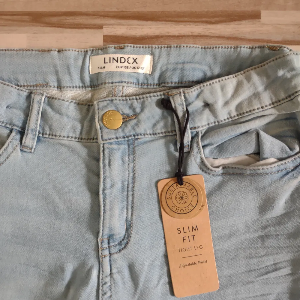 Helt nya byxor från Lindex! 🌷 Kom in på min profil för fler annonser 🌷. Jeans & Byxor.