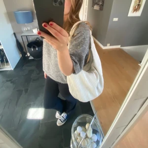 NA-KD väska - En vit lite större väska💕 från nakd