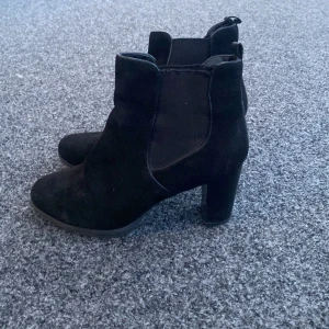 Klackar - Svarta skor med klack