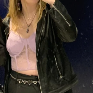 Corset liknade topp  - En Corset liknade topp. Hel täckande rygg. Använd endast 1 gång