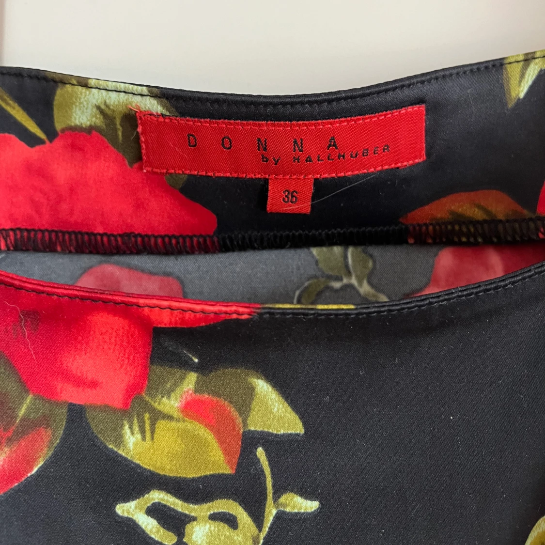 Topp med blomtryck  - 90