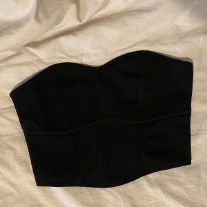 Bandeutopp - Svart Bandeutopp från H&m som är helt oanvänd. 