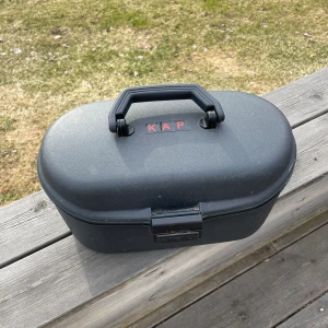 Kabinväska  - Vinted - Kabinväska/sminkväska Märke: Semsonite. I använt skick!  (Se bilder) några skavanker.  🌸