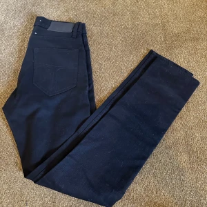 Tiger of Sweden jeans - Säljer nu dessa riktigt feta jeans i bra skick. Modellen är Anbass