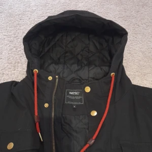 Wesc - Jacks från WESC superlative conspiracy Stockholm Sweden.  Används ett tag men är i god skick.   PRIS KAN DISKUTERAS VID SNABBA AFFÄRER. Vid några fårgor kontakta gära mig.  