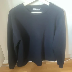 Tröja - Blå sweatshirt från Zara