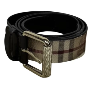 Burberry bälte - Burberry bälte i storlek 90cm. Allt og. Cond 7/10. Hör av dig vid minsta fundering.