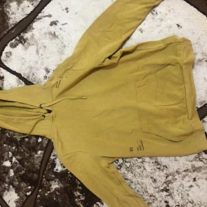 SOC Hoodie  - Hoodie mycket bra skick skön o ha på sig den 