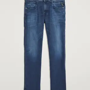 Replay anbass jeans! 8/10 skick inga defekter. Riktigt feta, bra jeans nu till sommaren med otroligt bra kvalitet med snygga detaljer.