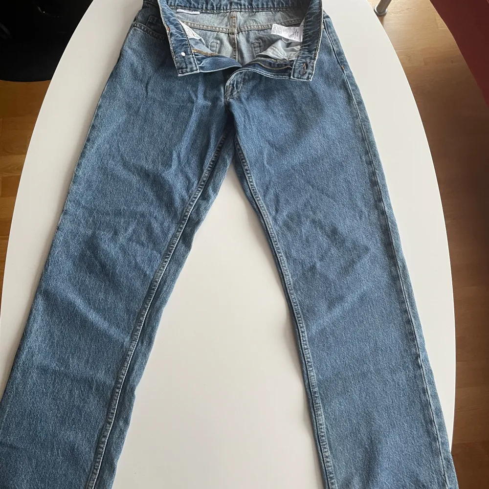 Jeans från vailent i storlek Xs Midja: 38  Höft: 53 Innerbenslängd: 78. Jeans & Byxor.