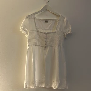 Blus - Vit blus från esprit! Fint skick✨