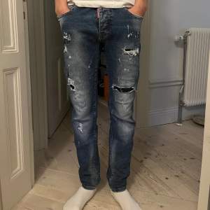 Dsquared2 jeans. Storlek 46 vilket motsvarar 30 waist ungefär.