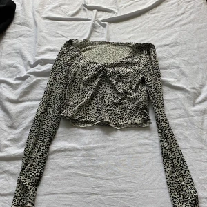 Leopard tröja  - Leopard tröja ifrån shein som köptes för ca 2 år sen och har använts väldigt sällan , bra skick och inga defekter 