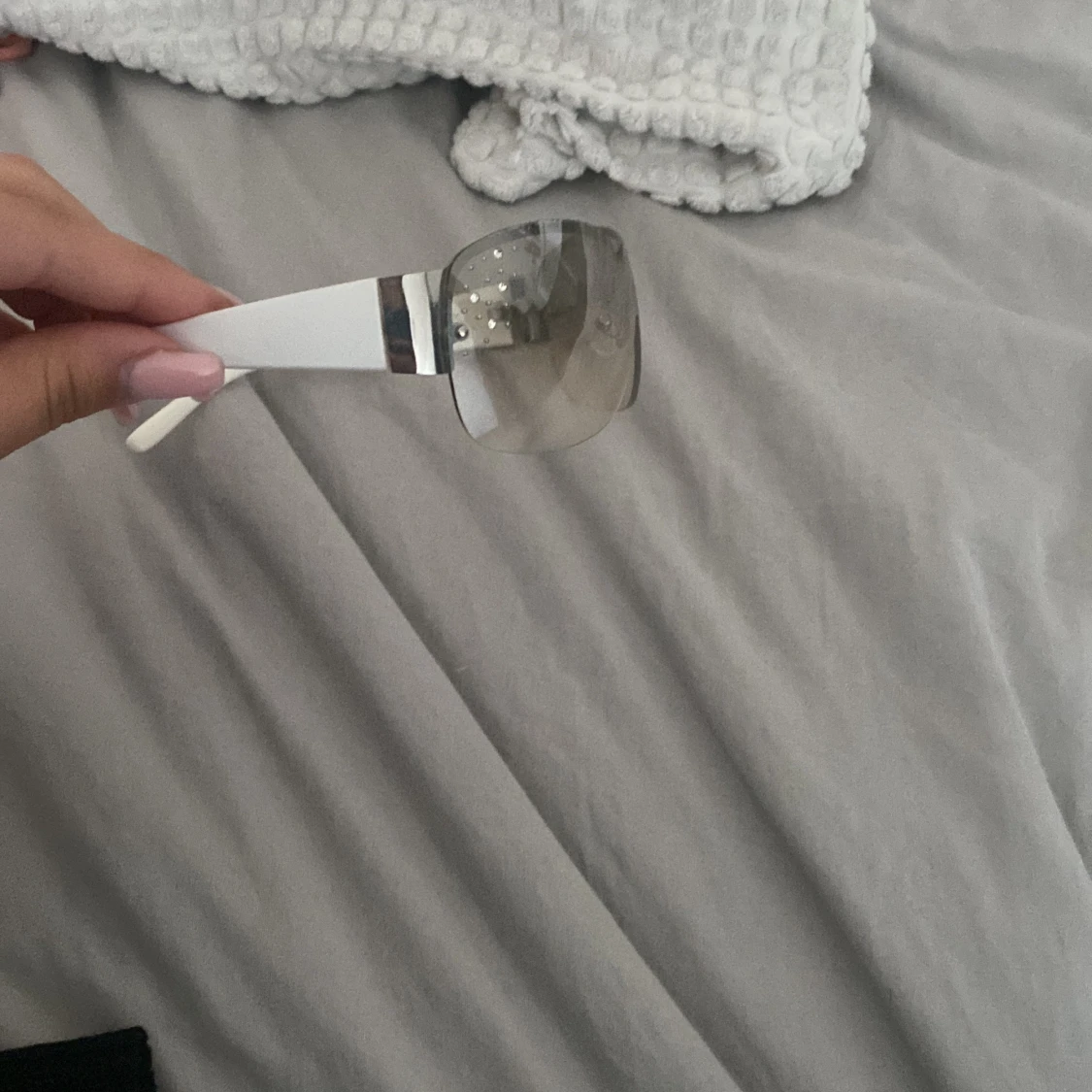  solglasögon fina kan ha på sommaren väldigt bra och sitter bra  - 90