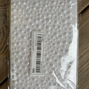 Strassstenar - Superfina stenar till håret  Har klister på så det bara att sätta på de! Helt nya, perfekta för Taylor Swift konsert 