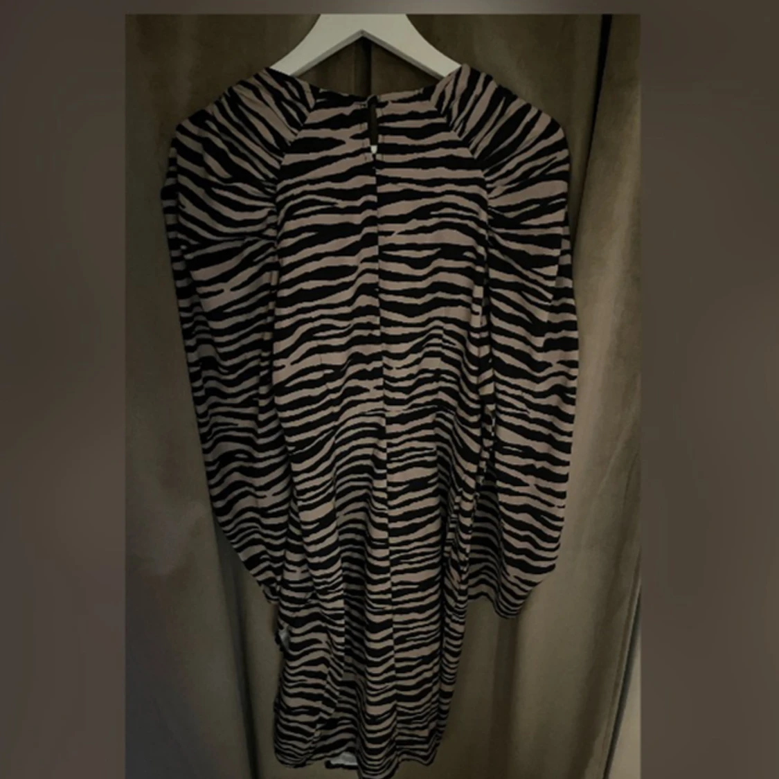 Ny zebramönstrad klänning  - 91