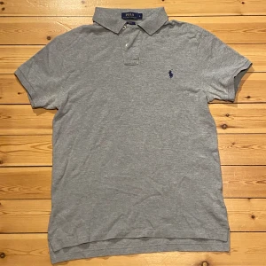 Ralph lauren piké  - En helt oanvänd Ralph lauren piké i storlek L. Nypris ligger runt 1500