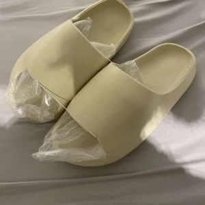 Yeezy slide  - Yeezy slide, helt nya 