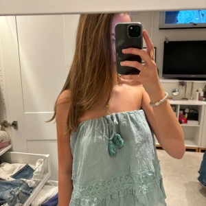 Söt kjol/topp - Jätte söt turkos kjol som är ganska lång så den passar så fint som en topp! Helt ny och oanvänd med lapp kvar⭐️