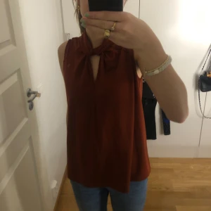 Hm blus - En fin blus som knappt är använd. Som ny 💕