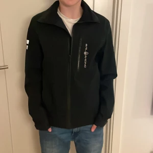 Sail racing jacka  - Skick 9/10 storlek S. Dm vid intresse. Bra skick för att bra pris.🍾🍾