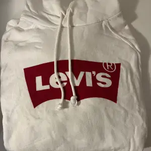 Säljer en Levi’s hoodie i nytt skick. Storlek XS.