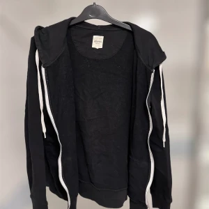 Hoodie - Jättefin svart zip up Hoodie från Zalando i XXL 